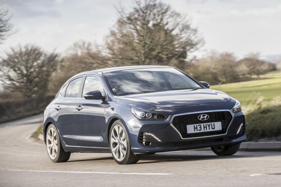  Hyundai i30 Fastback (PD) 2018 года  (UK) (фото 19 из 40)